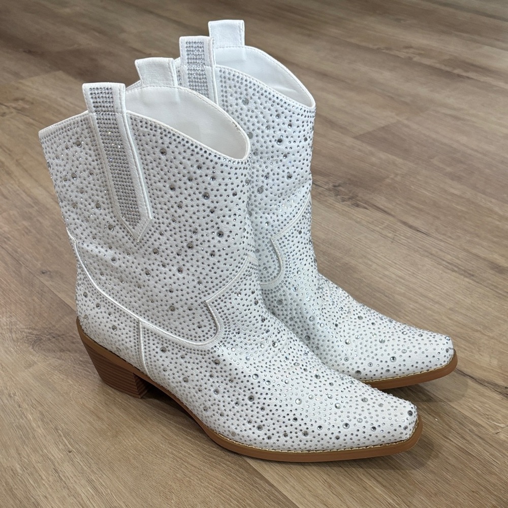 NEW Women’s BROABCAST Rhinestone Cowboy Booties